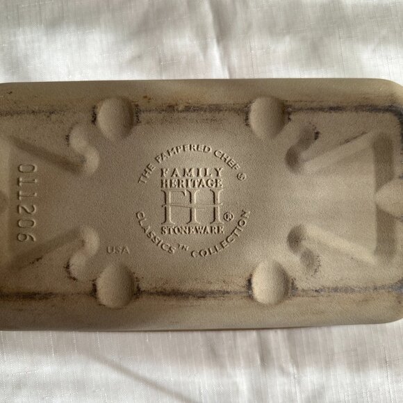 Pampered Chef Family Heritage Stoneware Loaf Pan - Picture 4 of 4